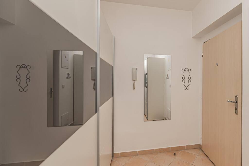 °°°Carolina'S Modern Apartment °°° Hradec Králové Eksteriør billede
